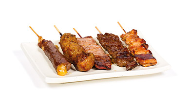 Menu C  Soupe, Crudités, Riz | 5 Brochettes grillées | (Boulettes de Poulet, Poulet, Canard, Boeuf, Boeuf au Fromage)  13.50 €