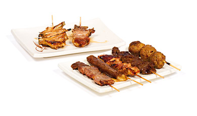 Menu D  Soupe, Crudités, Riz | 7 Brochettes grillées | (Boulettes de Poulet, Poulet, Canard, Boeuf, Boeuf au Fromage, Caille, Aile de Poulet)  17.00 €