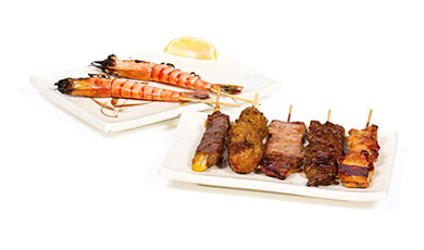 Menu E  Soupe, Crudités, Riz | 7 Brochettes grillées | (2 Gambas, boulettes de Poulet, Poulet, Canard, Boeuf, Boeuf au Fromage)  17.50 €
