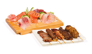 Menu F  Soupe, Crudités, Riz | Assortiment de 15 Sashimis + 5 Brochettes grillées | (Boulettes de Poulet, Poulet, Canard, Boeuf, Boeuf au Fromage)  23.50 €