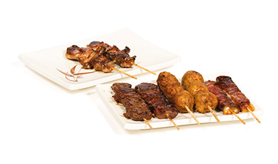 Menu J  Soupe, Crudités, Riz | 8 Brochettes grillées | (2 Cailles, 2 boulettes de Poulet, 2 Bœufs, 2 Bœufs au Fromage)  19.00 €