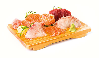Menu M  Soupe, Crudités, Riz | Assortiment de 26 Sashimis
 |   23.50 €