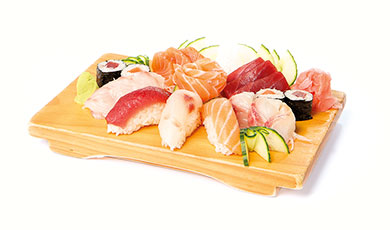 Menu O  Soupe, Crudités, Riz | 15 Sashimis + 3 Sushis + 4 Makis |   20.50 €