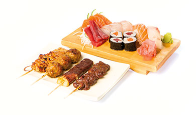 Menu U  Soupe, Crudités, Riz | 9 Sashimis + 2 Sushis + 4 Makis + 4 Brochettes grillées | (Boulettes de Poulet, Poulet, Bœuf, Bœuf au Fromage)  23.50 €